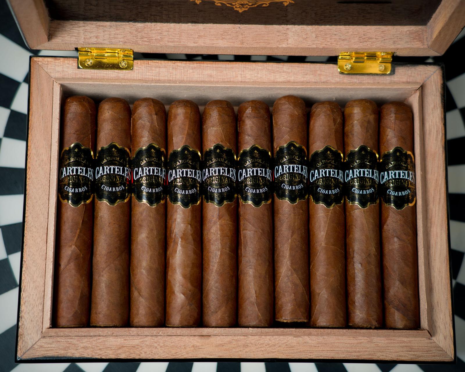 Carteles Toro por Alex Gargolas y La Sociedad del Cigarro